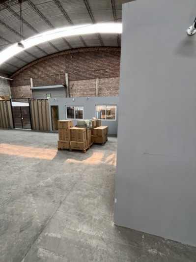 AJ DEPOSITOS 1200 m2 en excelente estado Berazategui