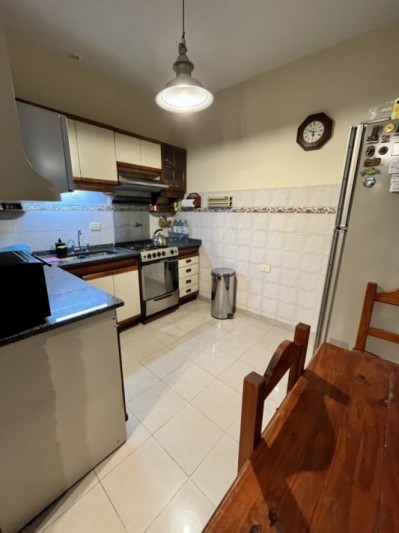 AJ - CASA EN DOS PLANTAS - IMPECABLE - APTA CREDITO