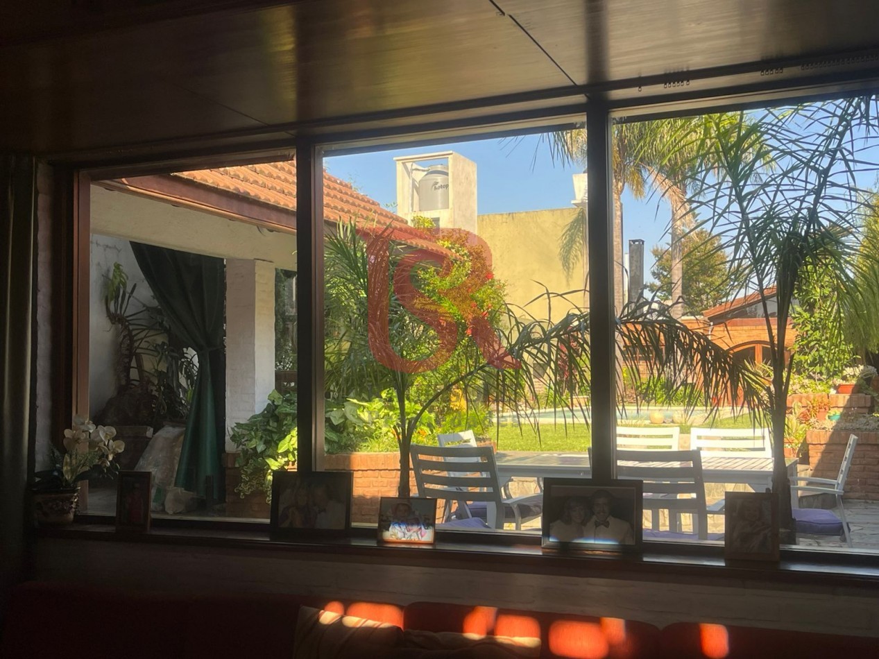 GZ - Gran casa de Categoria desarrollada sobre lote de 13 por 53 (Impecable)