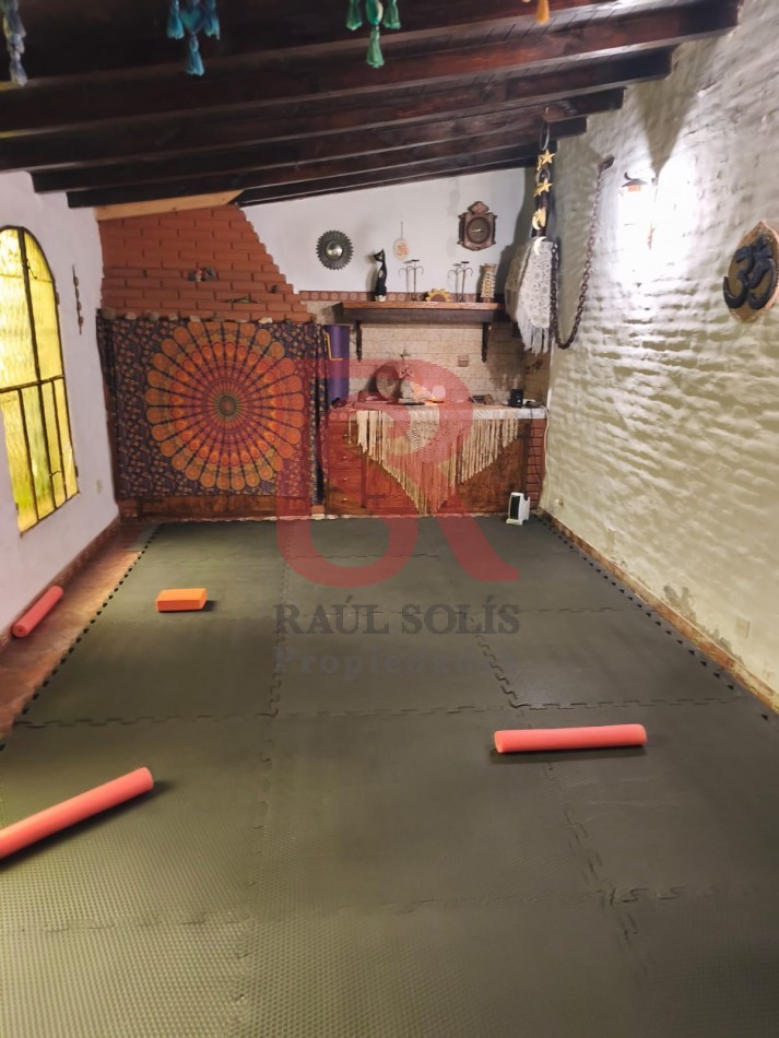 LP - VENTA! Hermoso piso de 4 ambientes con cochera y escritorio en Quilmes centro