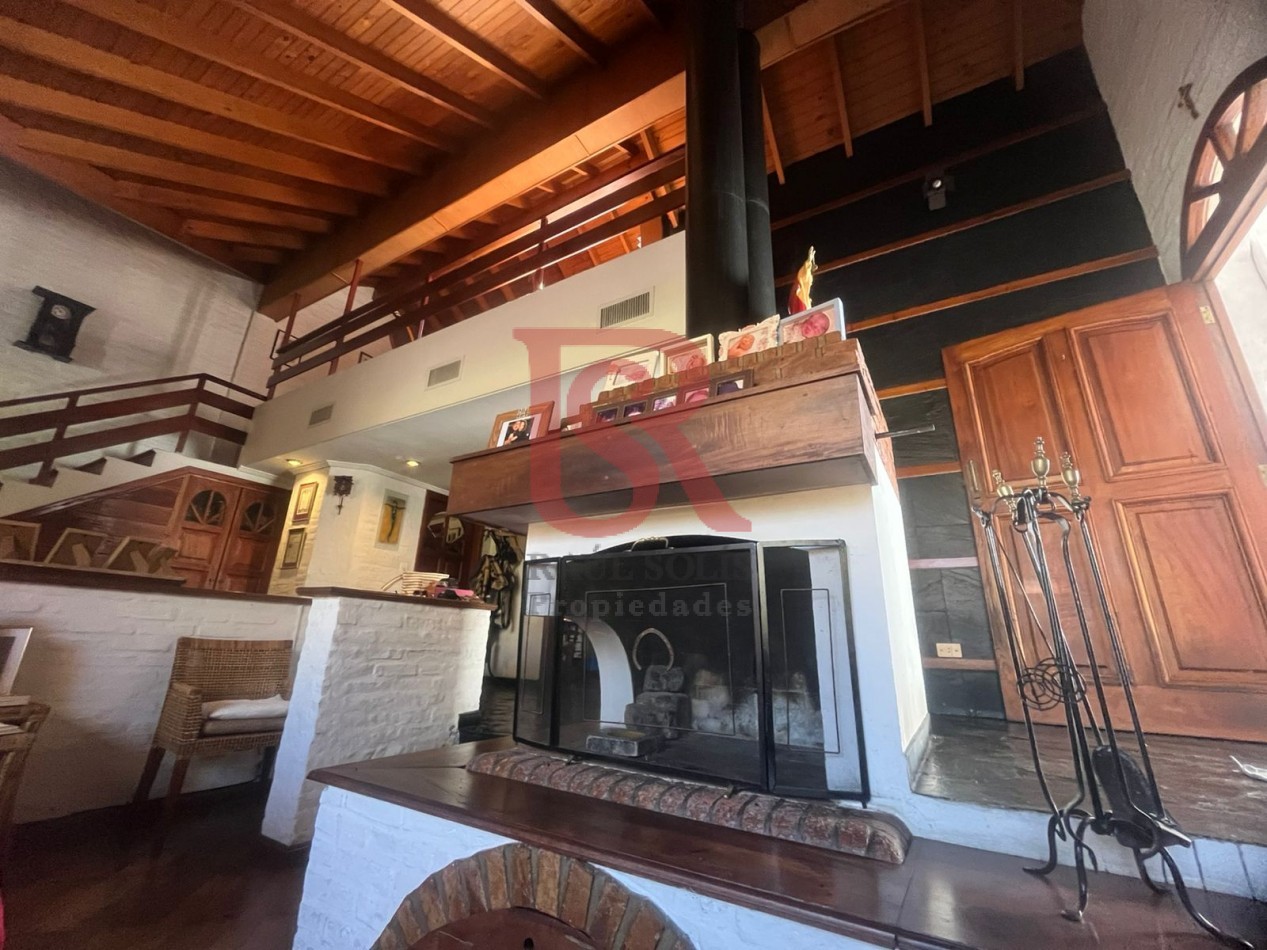 GZ - Gran casa de Categoria desarrollada sobre lote de 13 por 53 (Impecable)