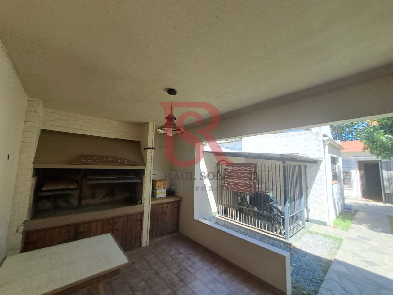 GZ - Casa tres ambientes Excelente  Estado  cochera 