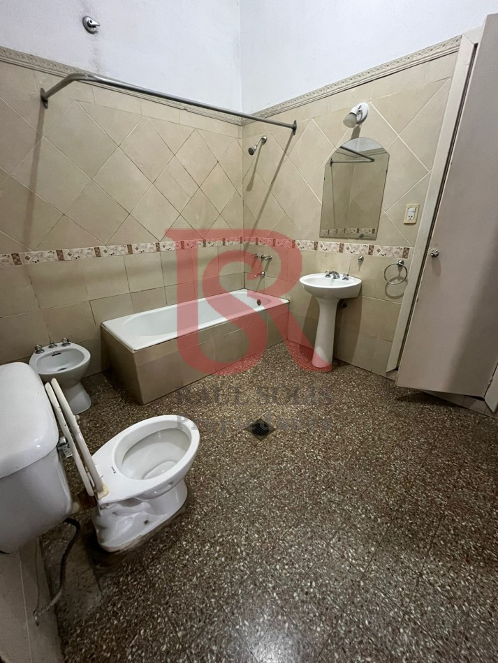 LP - PH en alquiler 3 ambientes en Bernal