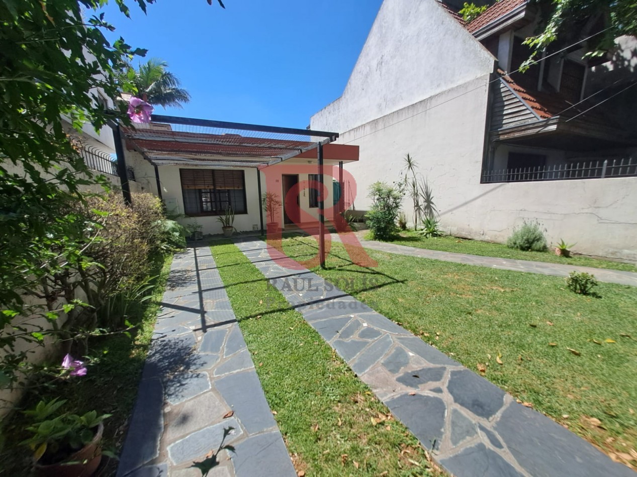 GZ - Casa tres ambientes Excelente  Estado  cochera 