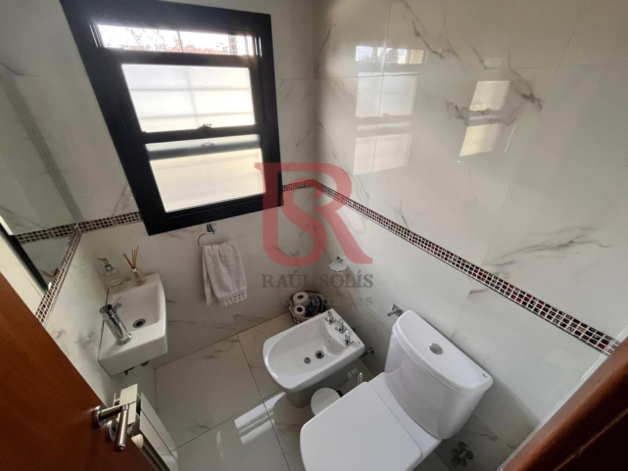 DN - Hermosa casa de 7 ambientes totalmente reciclada a nuevo en venta en Quilmes O