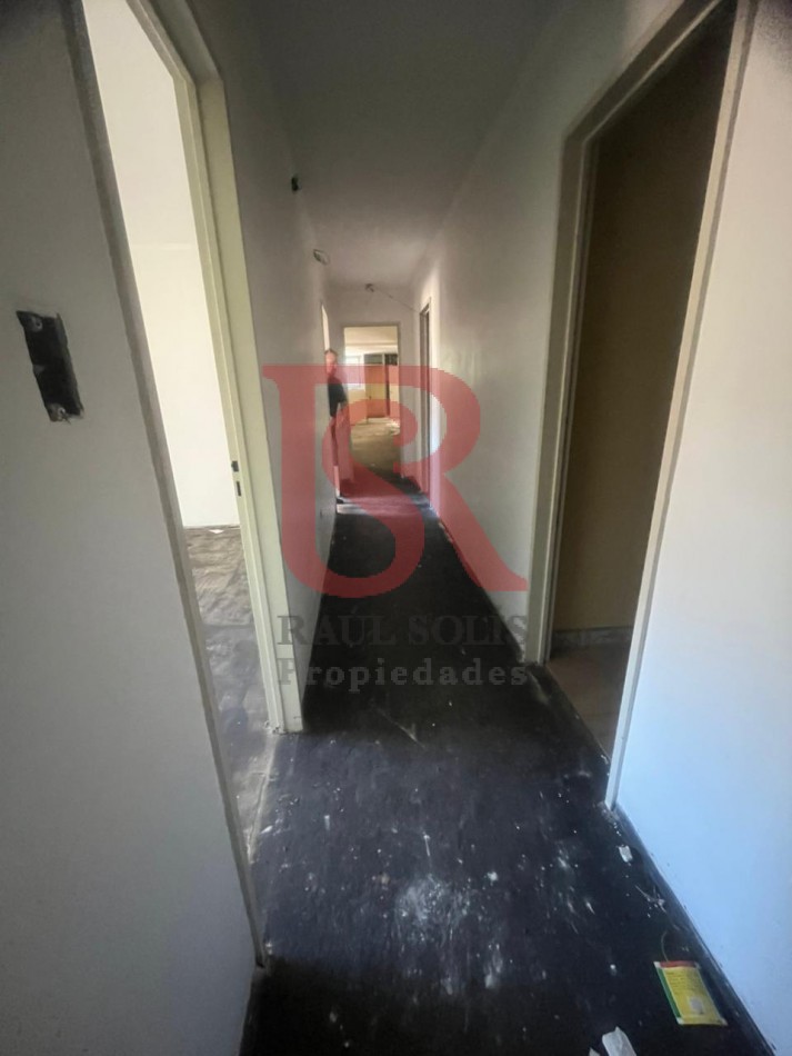 GZ- Galpon de 400 m desarrollado sobre lote de 1300m