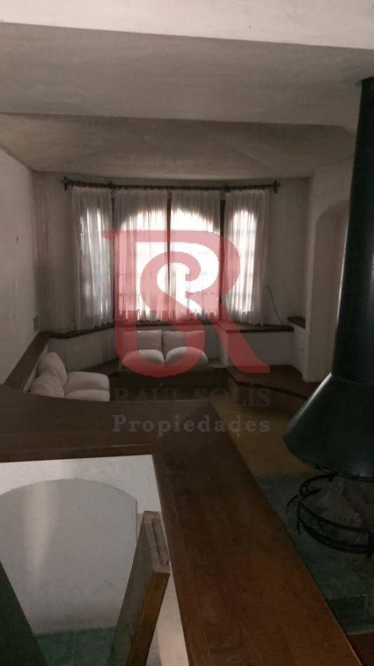 LP - Venta hermosa casa estilo tradicional de 5 ambientes en Barrio Parque, Bernal