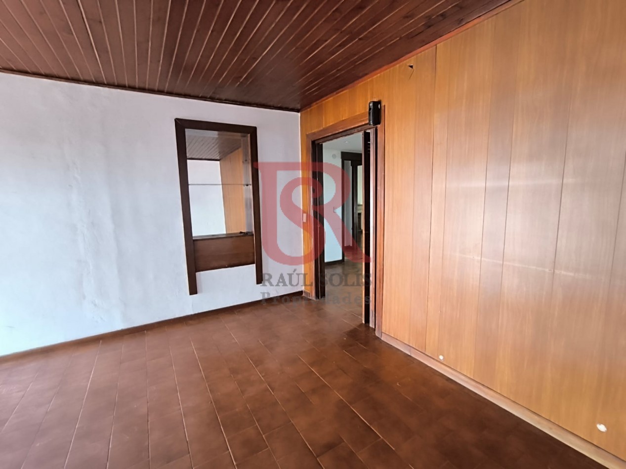 LP - venta hermosa casa con patio y parrilla a metros de la estacion de Don Bosco