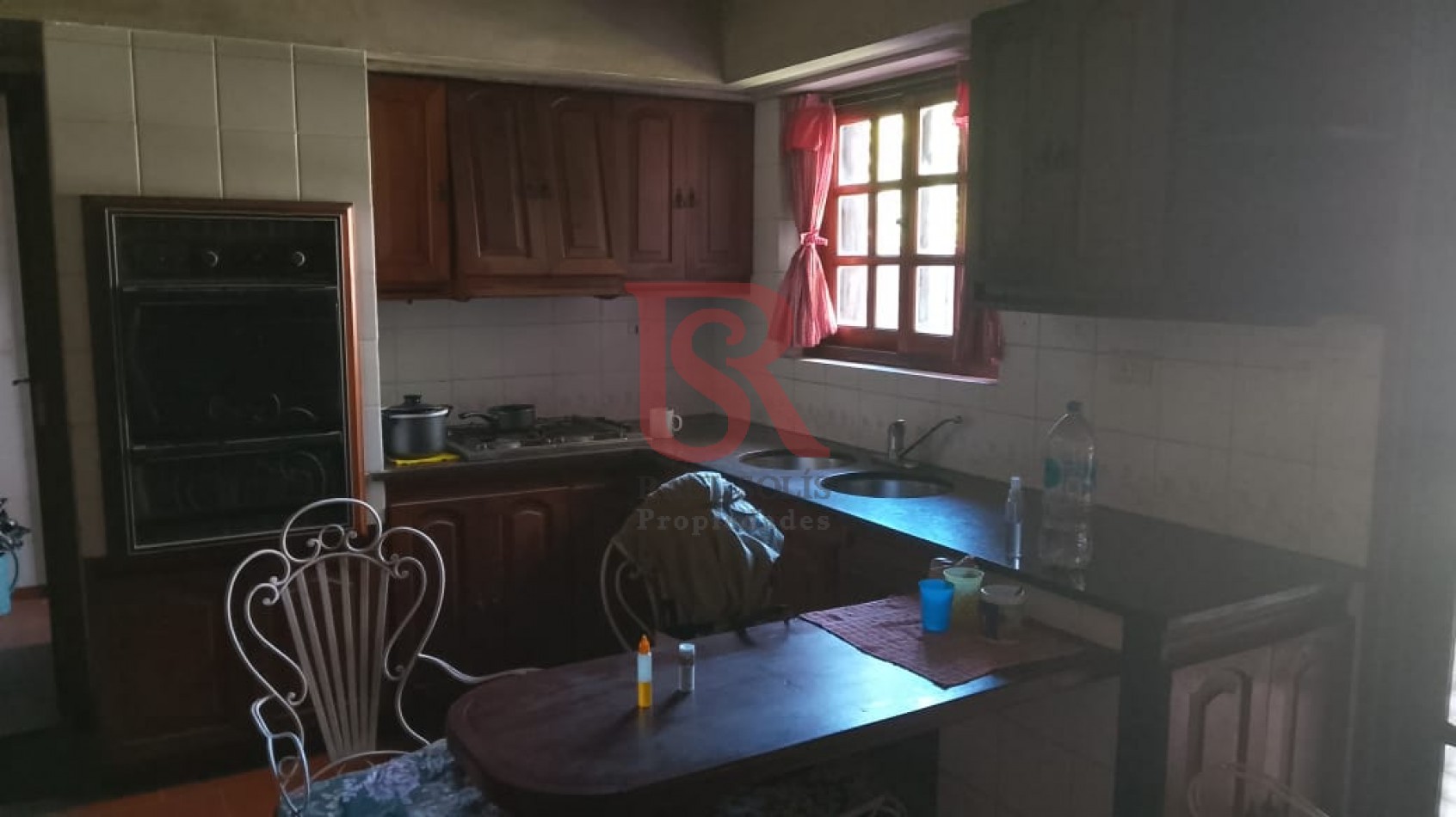 LP - Venta hermosa casa estilo tradicional de 5 ambientes en Barrio Parque, Bernal