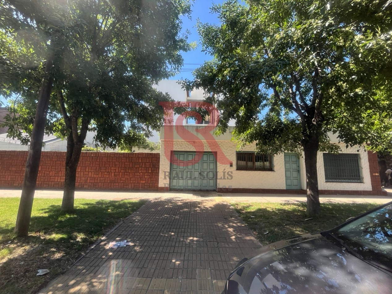 GZ- casa desarrollada en esquina super luminosa en Excelente Estado