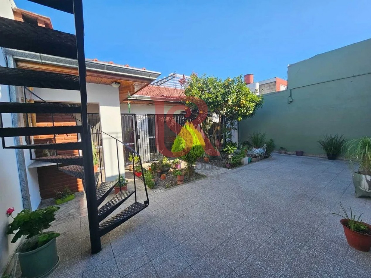 AM. Excelente Casa en Venta 3 ambientes con cochera - Quilmes Oeste