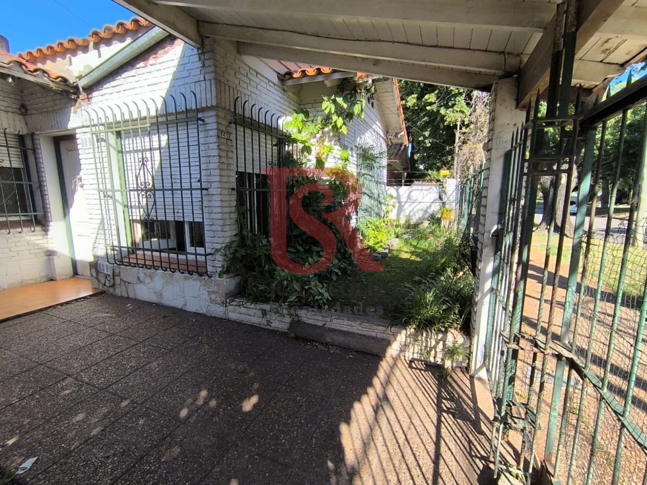 LP - venta hermosa casa con patio y parrilla a metros de la estacion de Don Bosco