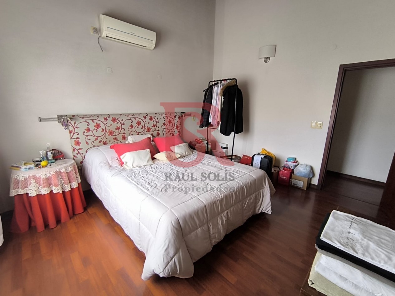 LP - RETASADA Hermosa casa 4 ambientes con quincho, pileta y garaje en Quilmes centro