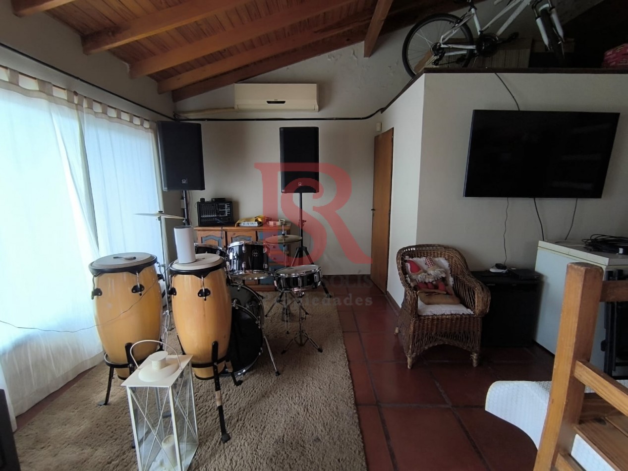 LP - RETASADA Hermosa casa 4 ambientes con quincho, pileta y garaje en Quilmes centro