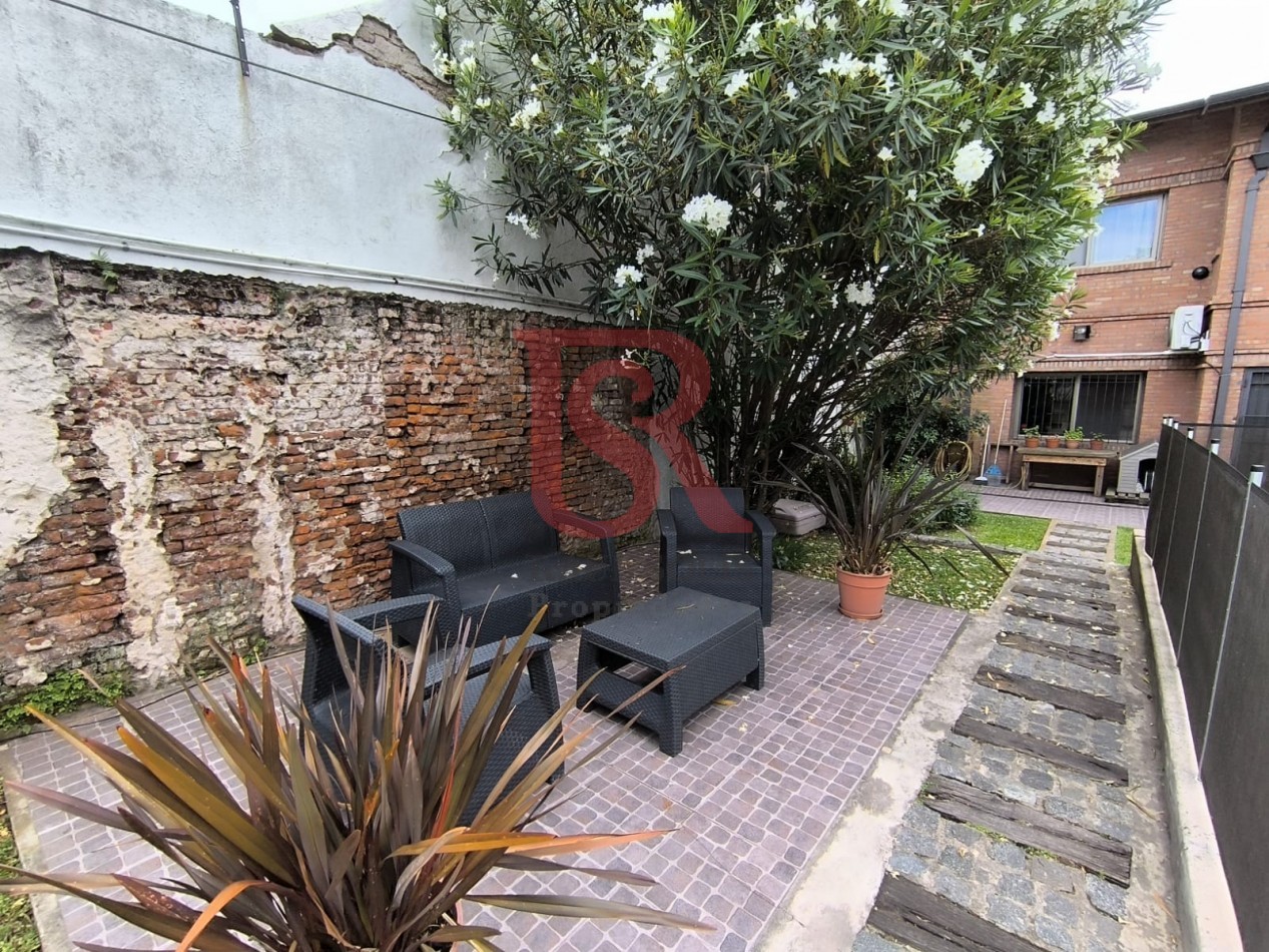 LP - RETASADA Hermosa casa 4 ambientes con quincho, pileta y garaje en Quilmes centro