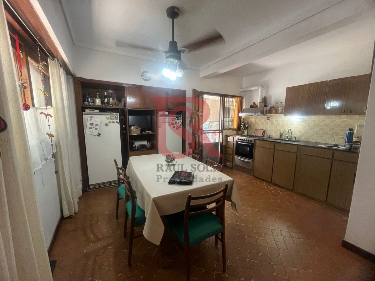 GZ- casa desarrollada en esquina super luminosa en Excelente Estado