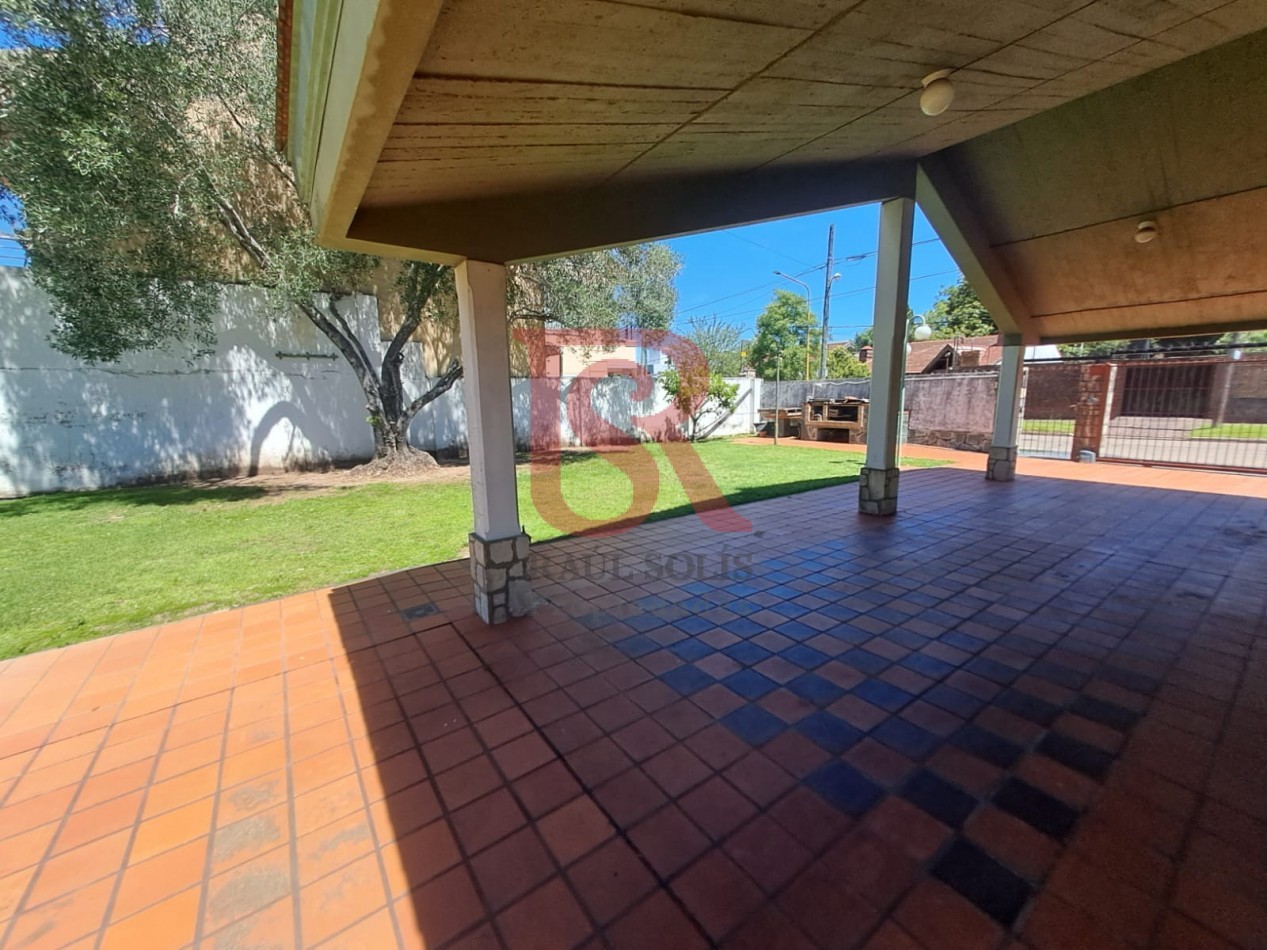 GZ- Imponente Casa en Esquina 