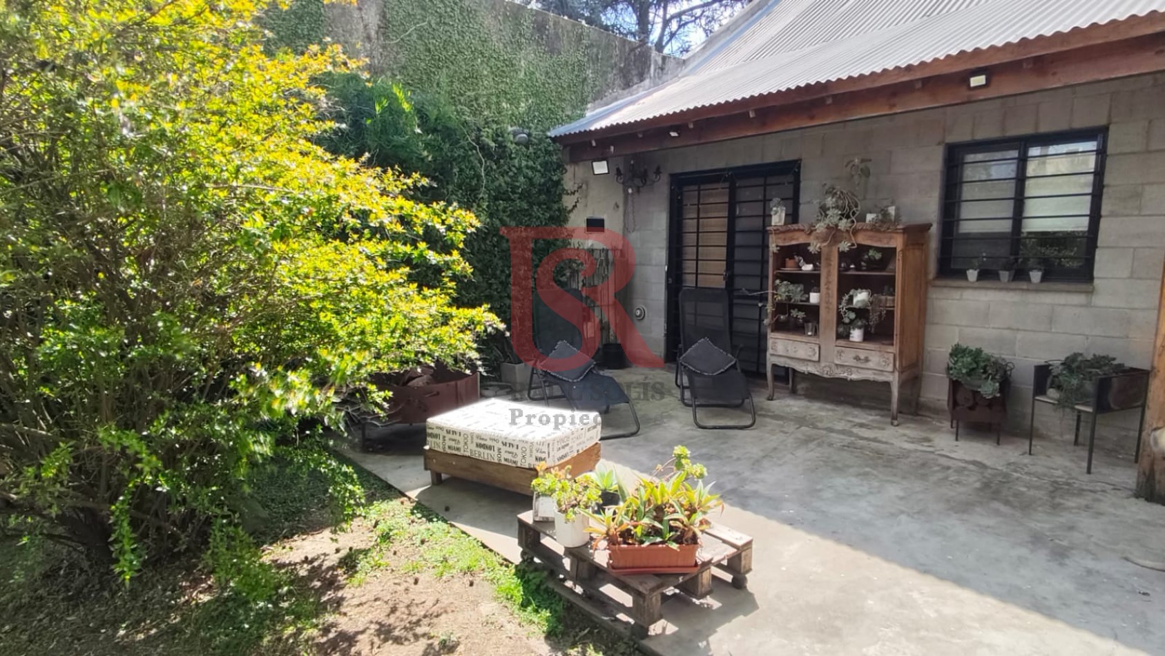 DN - Excelente ubicacion, Casa 4 ambientes en venta, Quilmes!! Apta Credito
