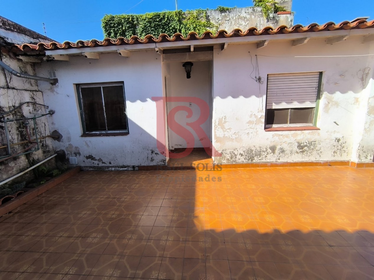 LP - venta hermosa casa con patio y parrilla a metros de la estacion de Don Bosco