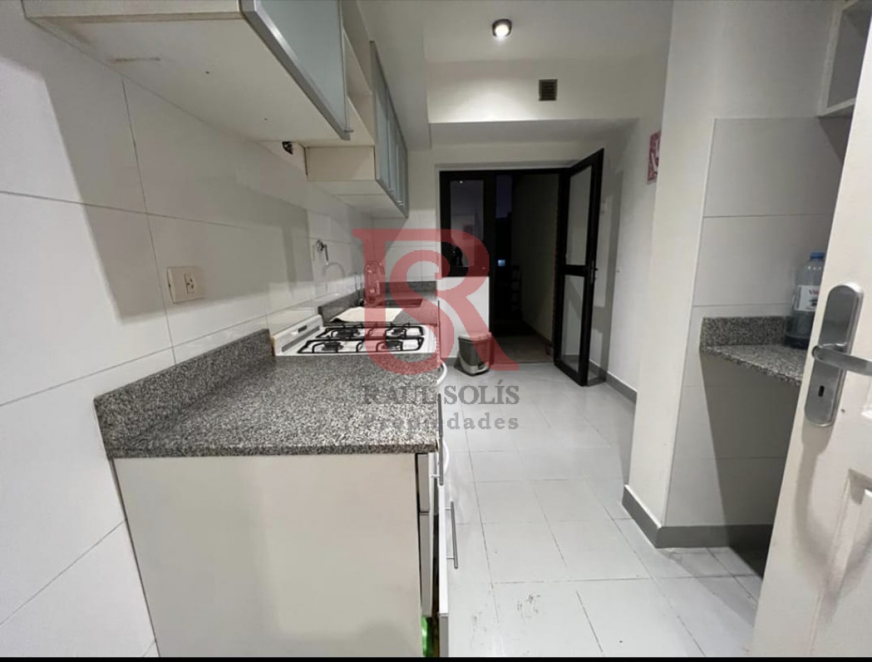 GZ - Excelente departamento tres ambienes con cochera