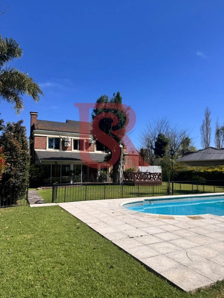  GZ - VIVI EN ABRIL - CASA CON PILETA - QUINCHO Y GRAN JARDIN