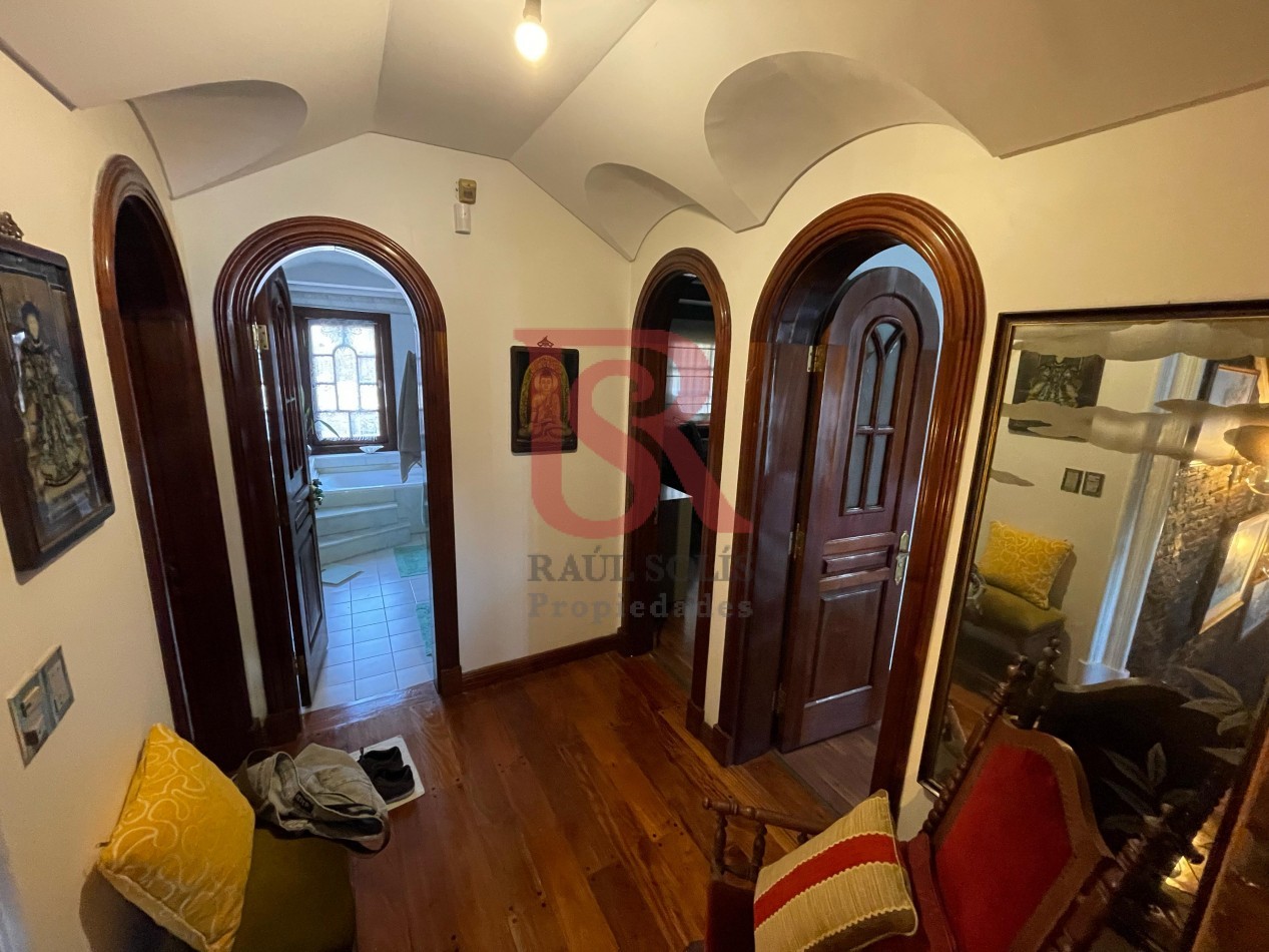 RB - VENTA AMPLIA Y HERMOSA CASA 4 AMBIENTES, COCHERA DOBLE, PATIO, JARDIN Y DEPOSITO AL FONDO - CENTRO DE BERAZATEGUI
