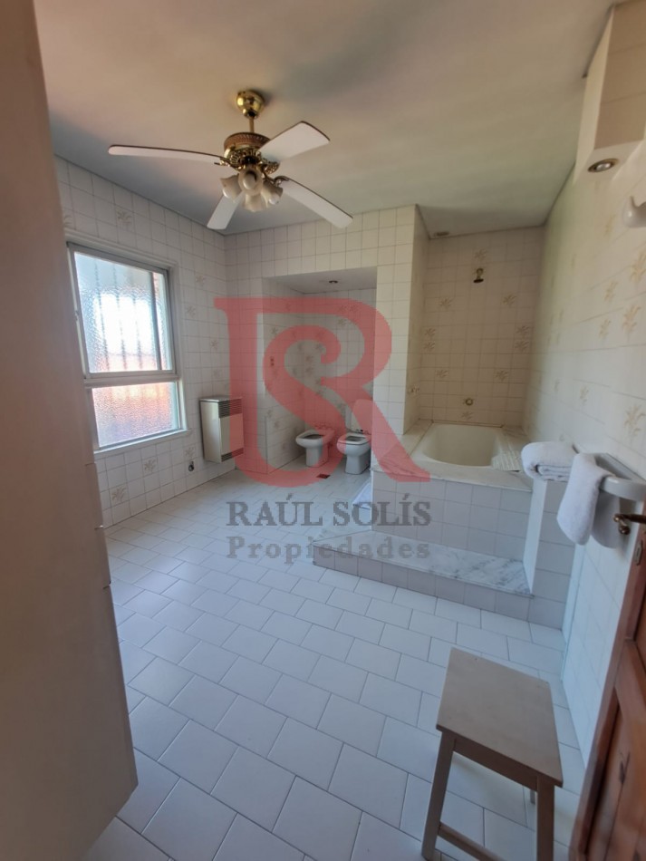 GZ- Imponente Casa en Esquina 