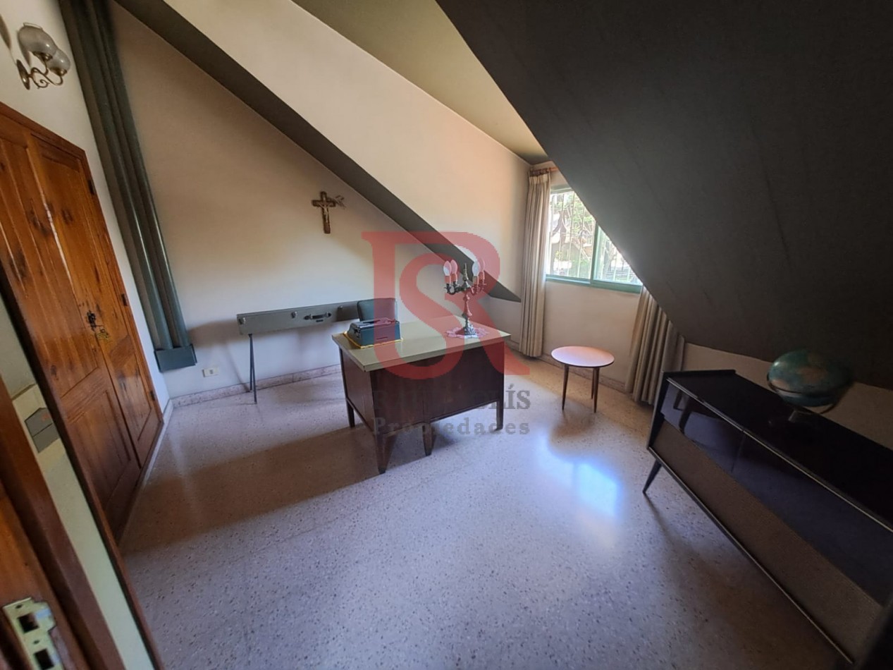 GZ- Imponente Casa en Esquina 