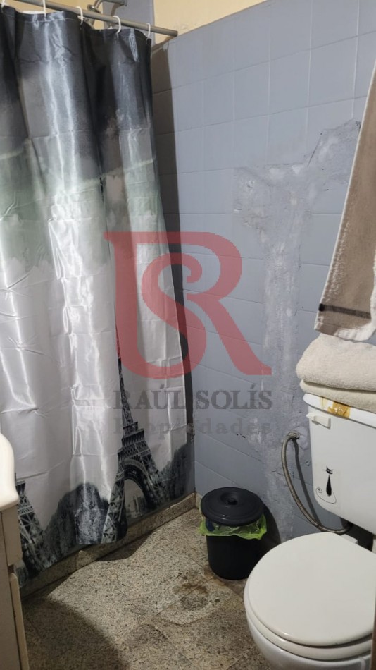 ES- VENTA CASA 5 AMBIENTES CON FONDO APTA CREDITO