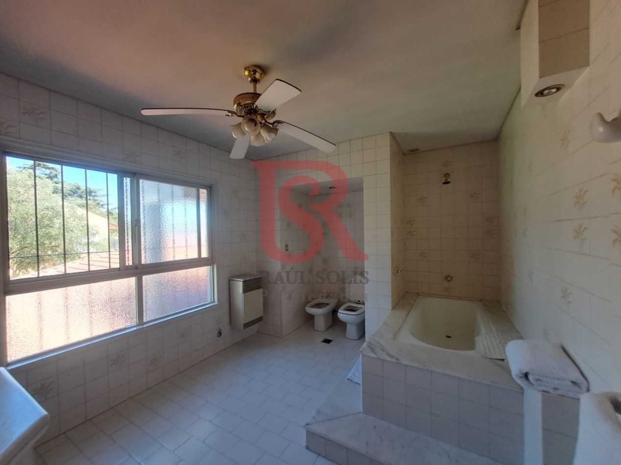 GZ- Imponente Casa en Esquina 