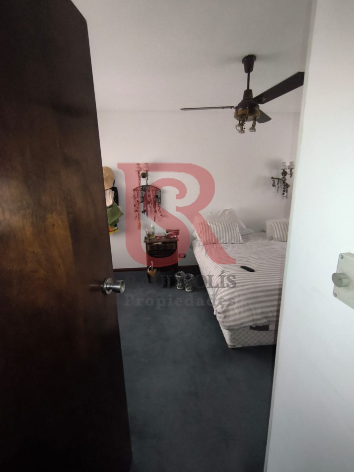 LP - VENTA! Hermoso piso de 4 ambientes con cochera y escritorio en Quilmes centro
