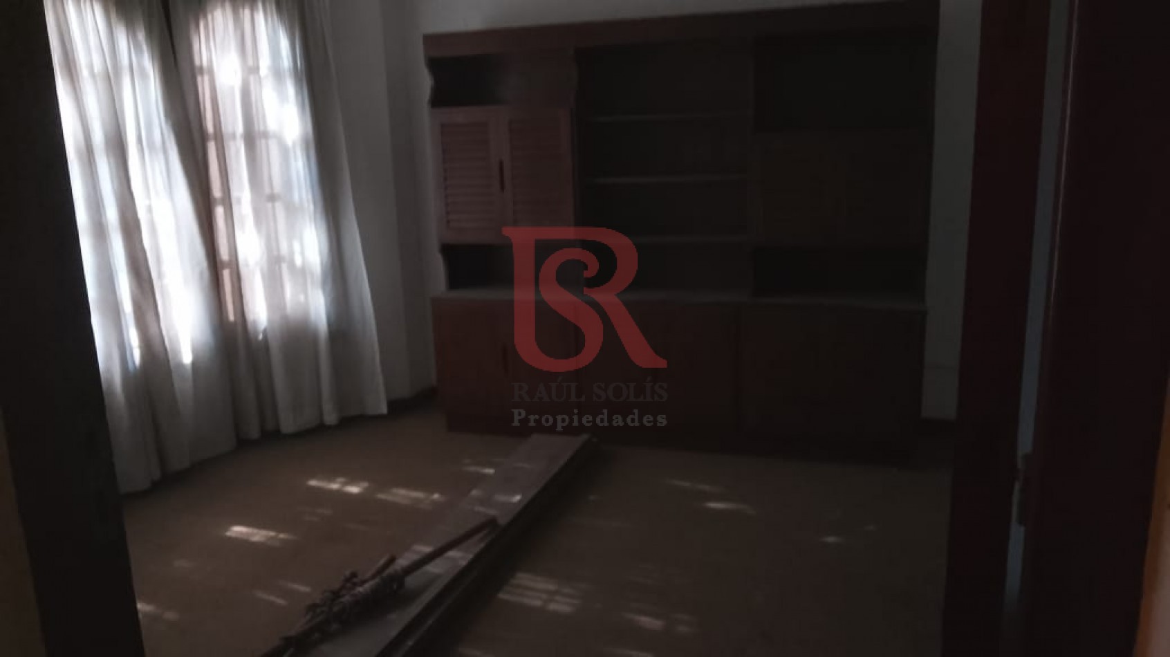 LP - Venta hermosa casa estilo tradicional de 5 ambientes en Barrio Parque, Bernal