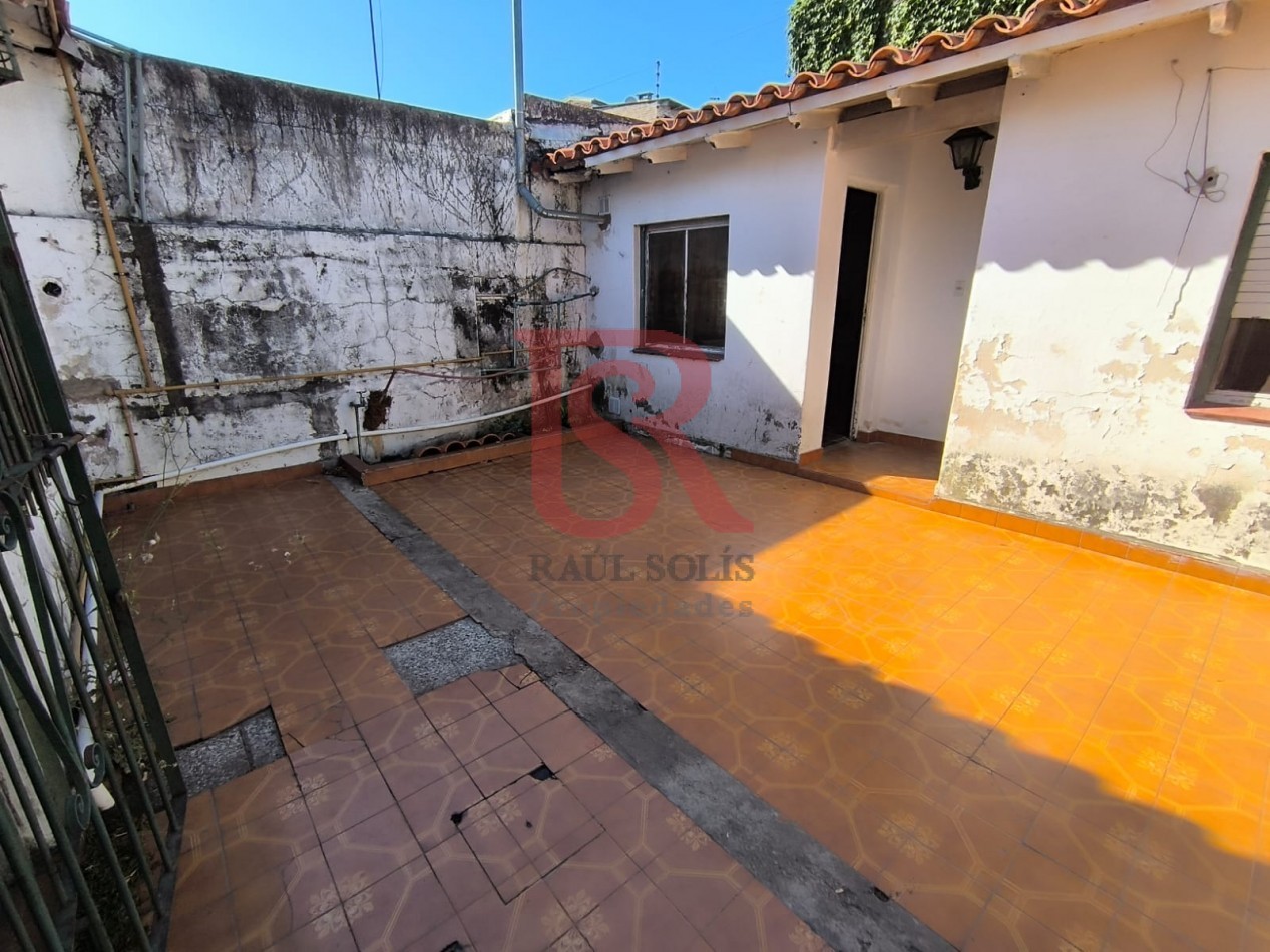 LP - venta hermosa casa con patio y parrilla a metros de la estacion de Don Bosco