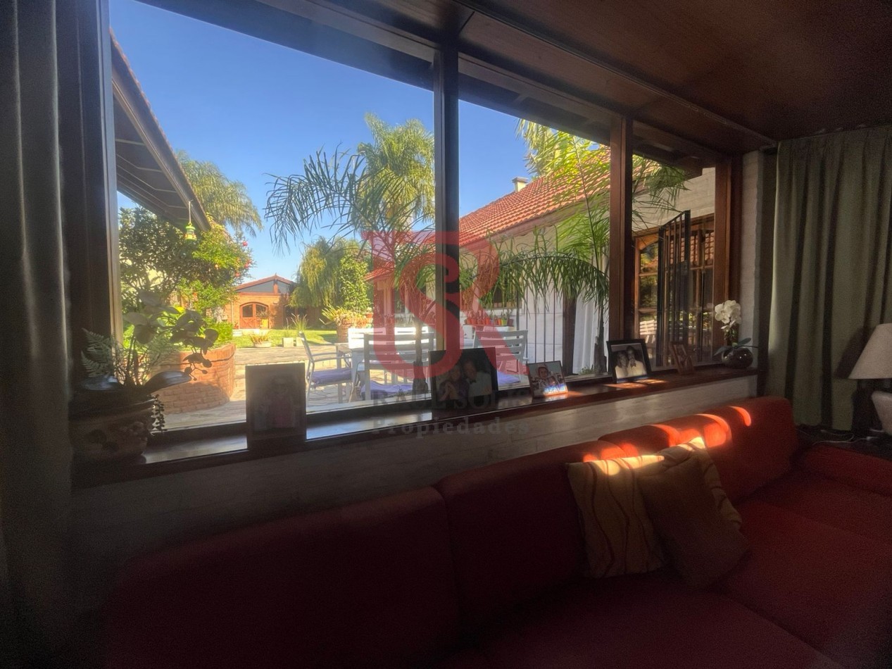 GZ - Gran casa de Categoria desarrollada sobre lote de 13 por 53 (Impecable)