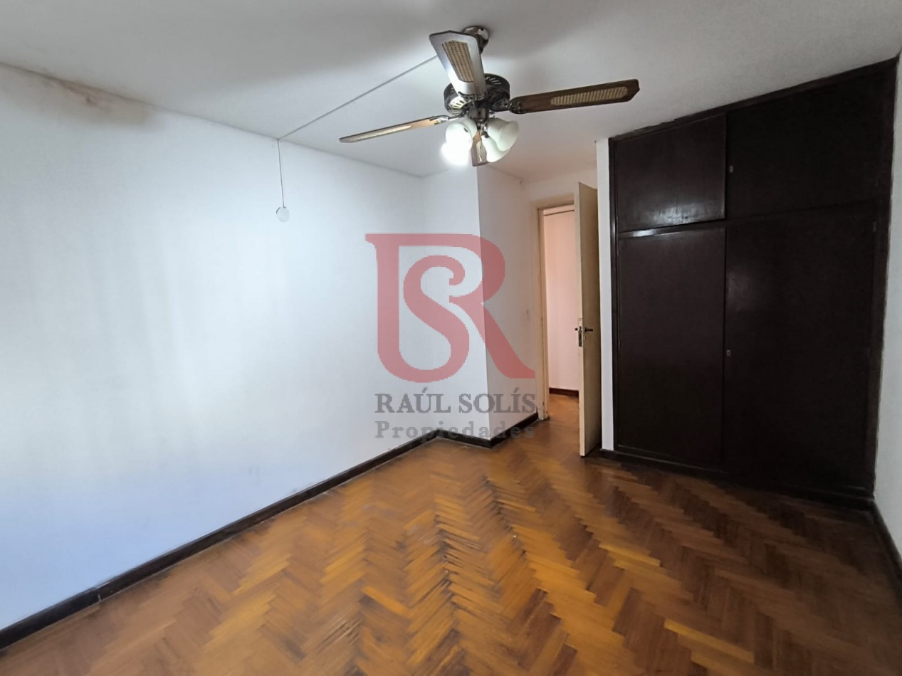 LP - venta hermosa casa con patio y parrilla a metros de la estacion de Don Bosco