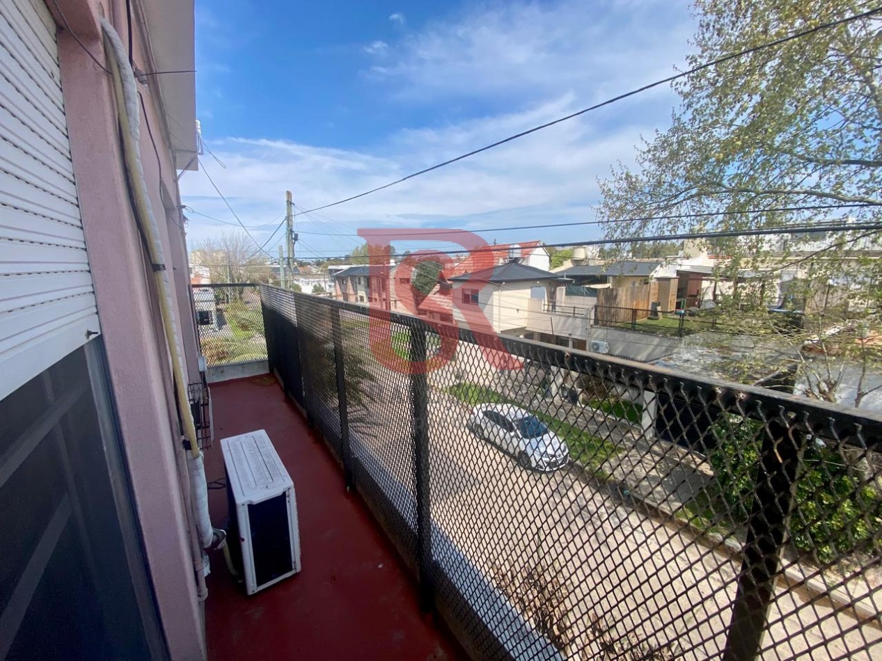 AM. Casa 3 ambientes con Local