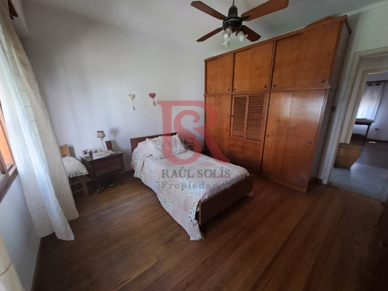 GZ - Casa tres ambientes Excelente  Estado  cochera 