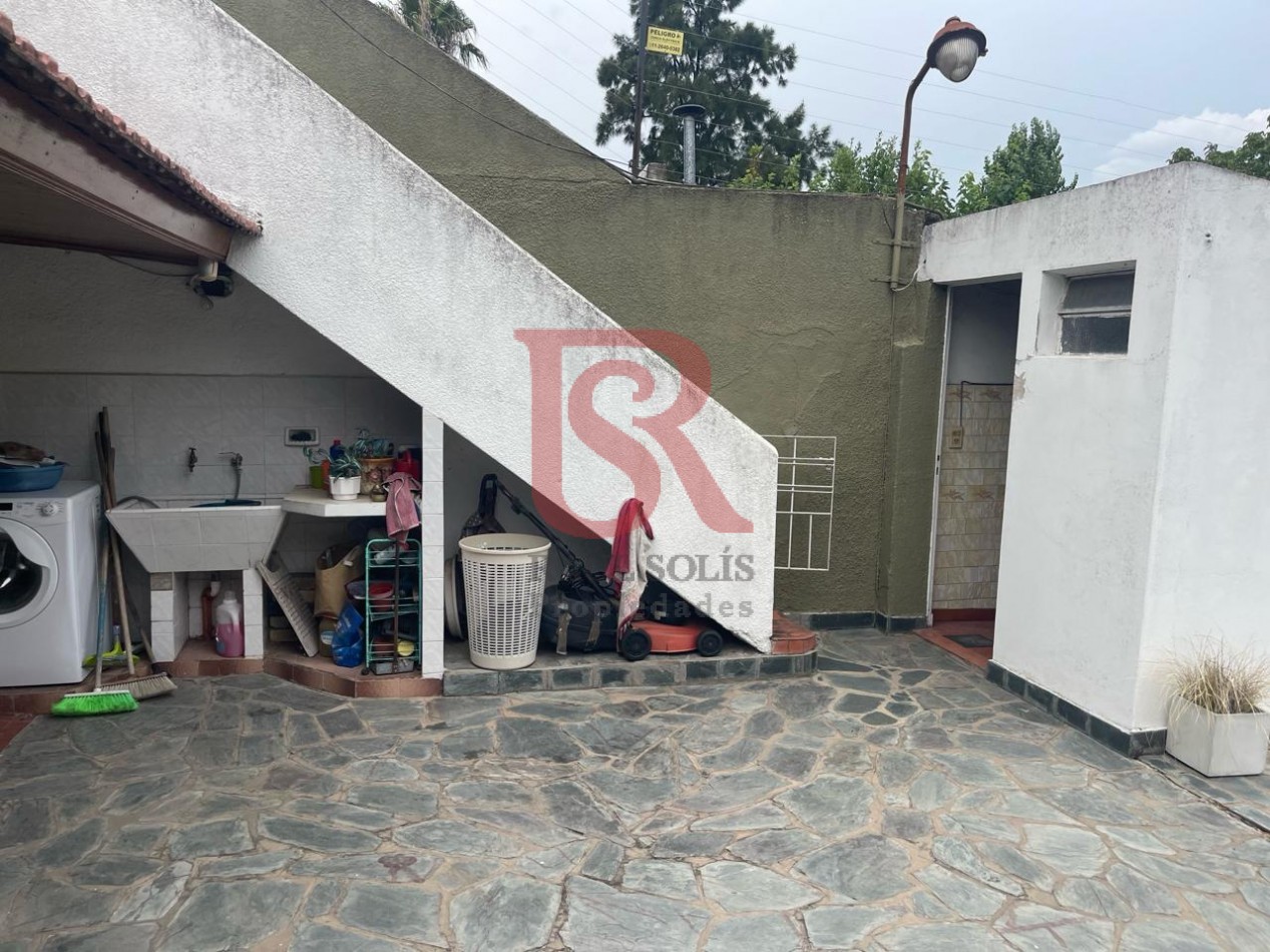 LG - Venta casa 4 ambientes con quincho y pileta en Adrogue