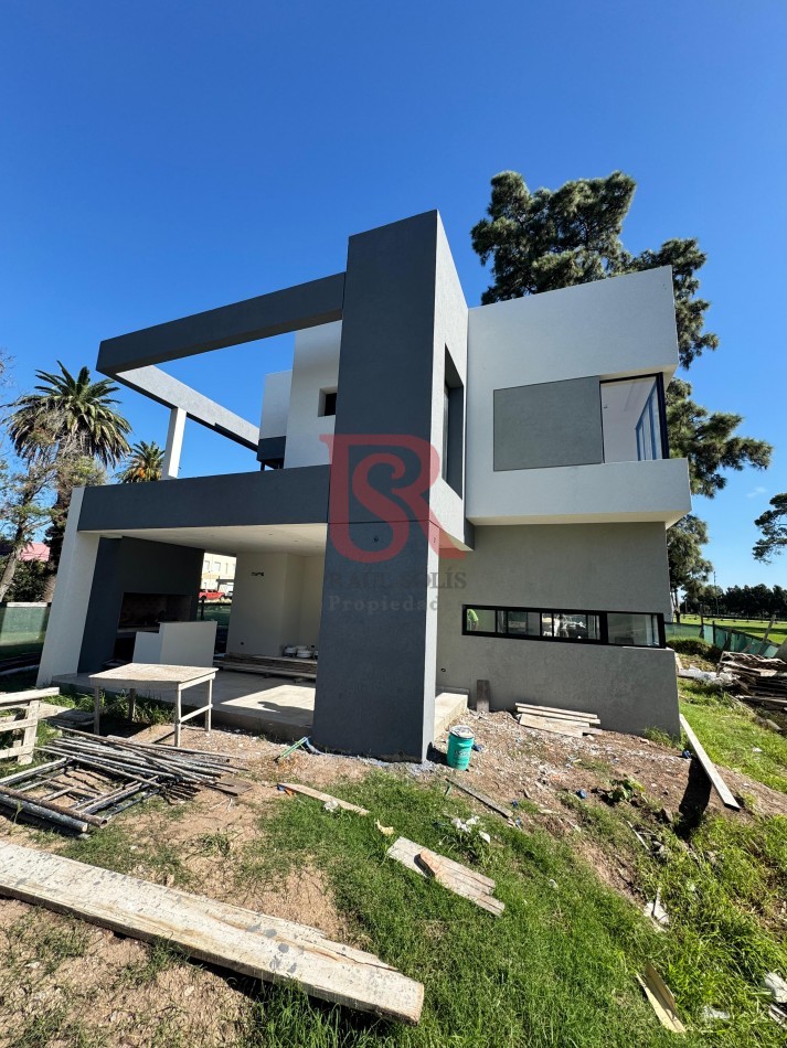 AM. ESPECTACULAR CASA EN VENTA con Piscina - Greenville Polo & Resort