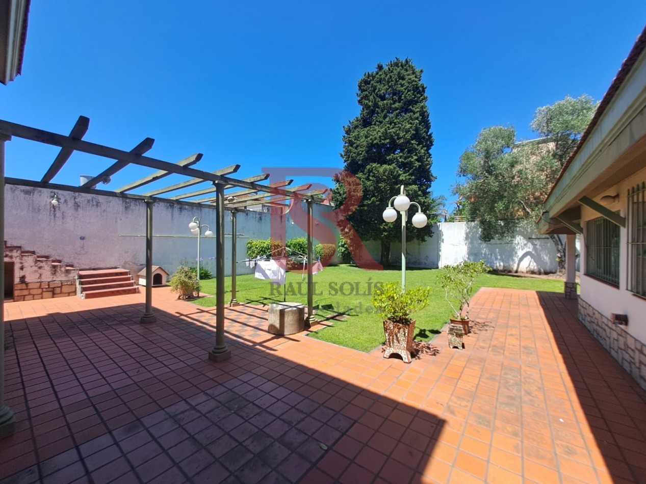 GZ- Imponente Casa en Esquina 