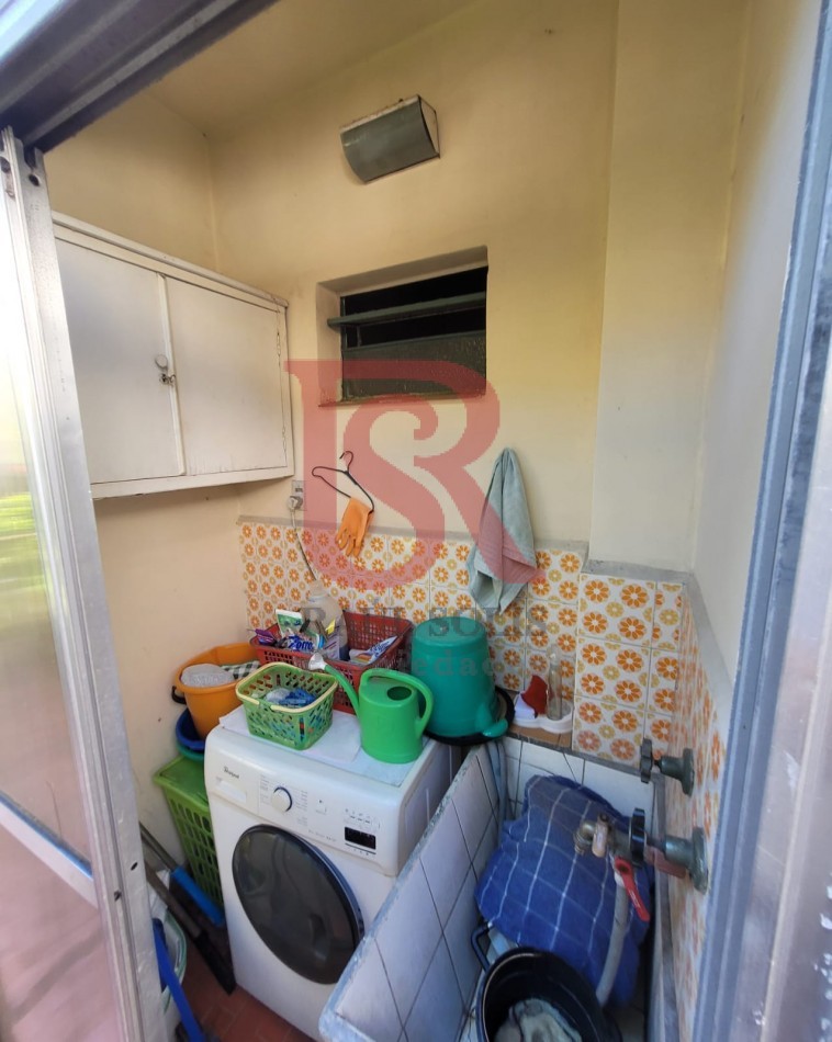 ES. PH AL FRENTE 4 AMBIENTES CON COCHERA Y JARDIN CON PARRILLA - APTO CREDITO-