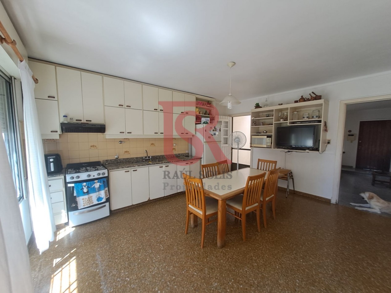 GZ - Casa tres ambientes Excelente  Estado  cochera 