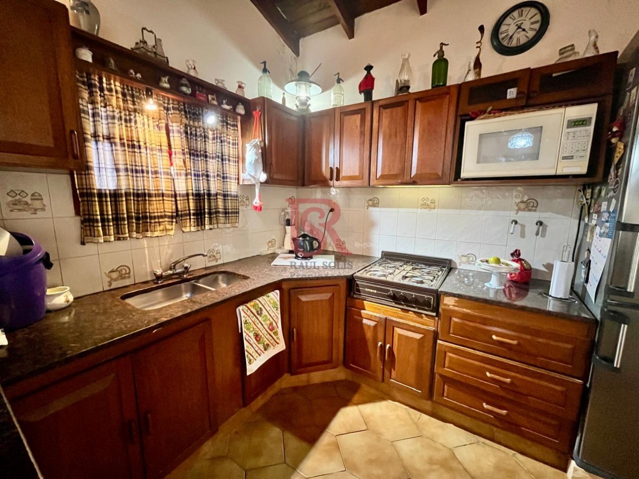 GV-Casa 4 ambientes con gran terreno, en muy buena ubicacion