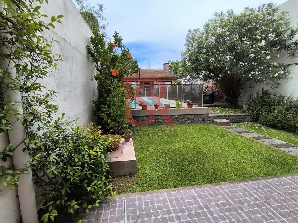 LP - RETASADA Hermosa casa 4 ambientes con quincho, pileta y garaje en Quilmes centro