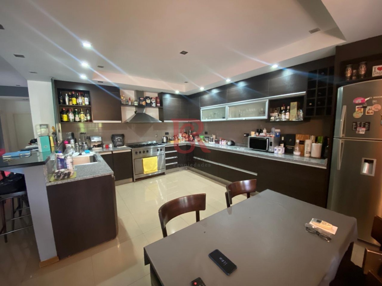 AM - Casa en Venta en tres plantas - Ideal inversores