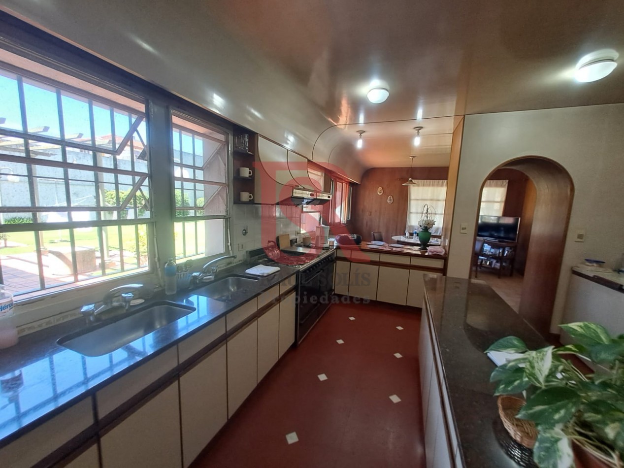 GZ- Imponente Casa en Esquina 