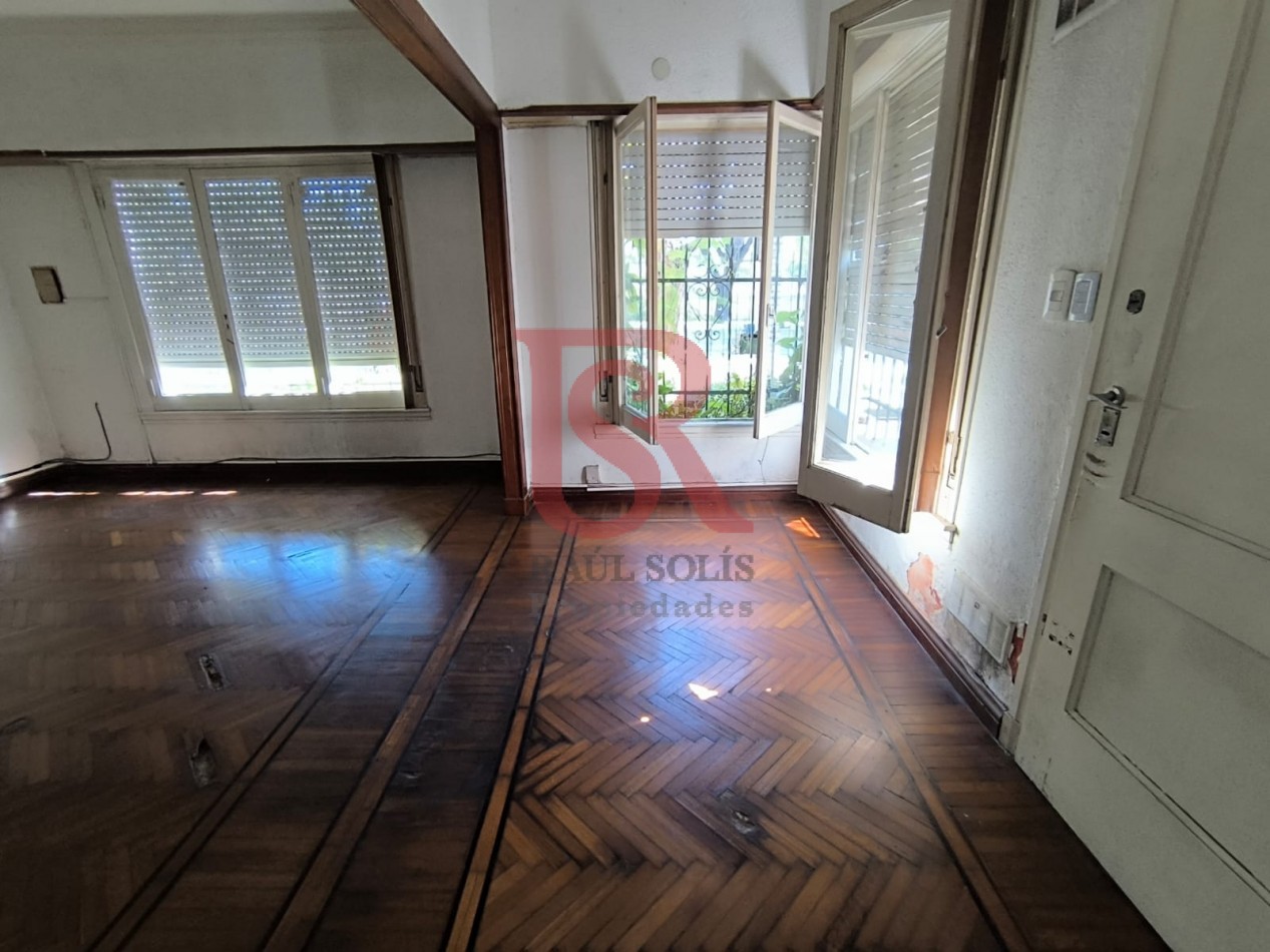 LP - venta hermosa casa con patio y parrilla a metros de la estacion de Don Bosco