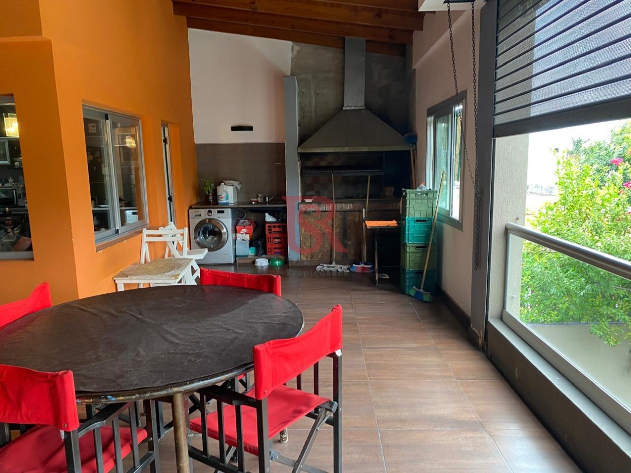 AM - Casa en Venta en tres plantas - Ideal inversores