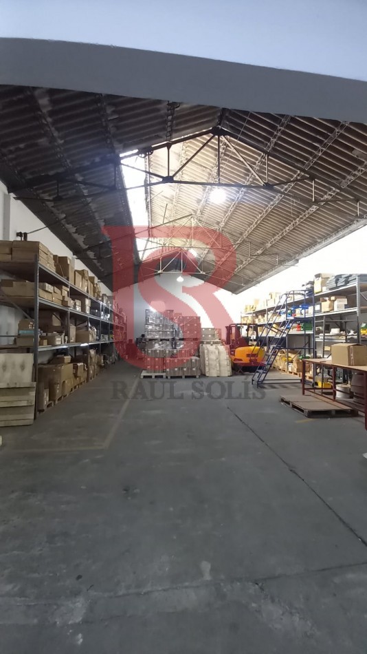 DN - Galpon con oficinas y dos baños en venta!! Av. La Plata