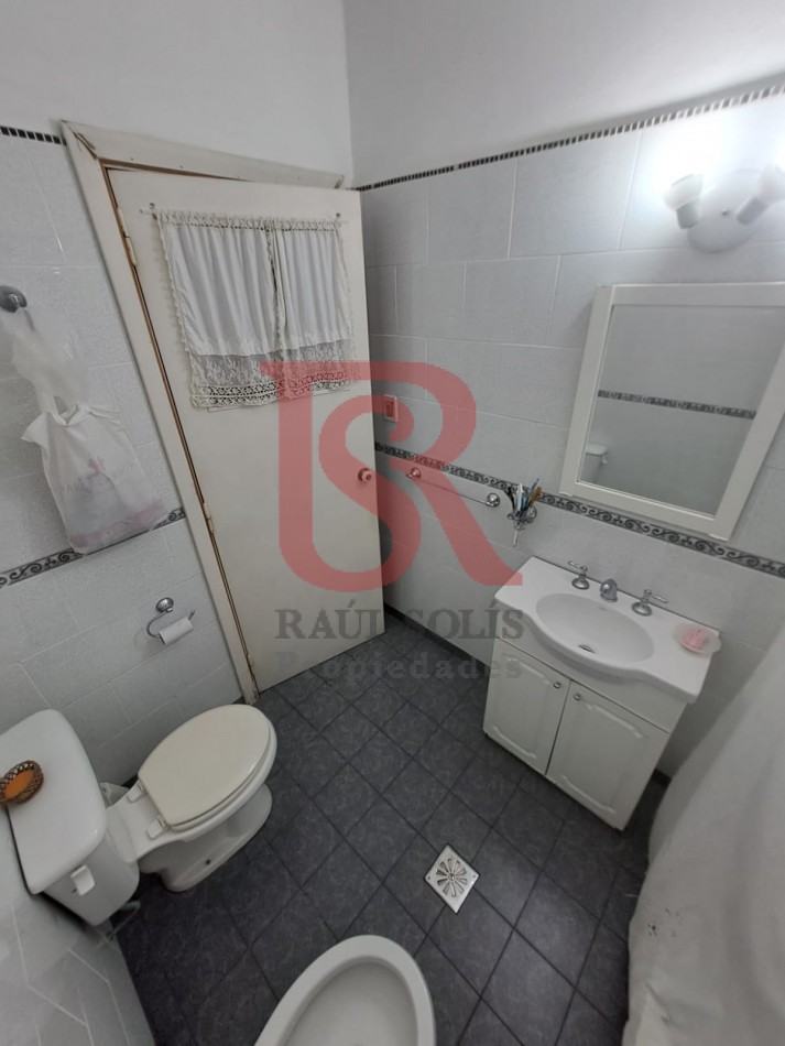 GZ - Casa tres ambientes Excelente  Estado  cochera 